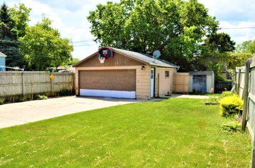 1329 91, Milwaukee WI 53224-4712 exterior