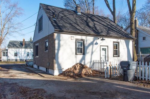 5864 Abbey St, Kalamazoo, MI 49048-3525