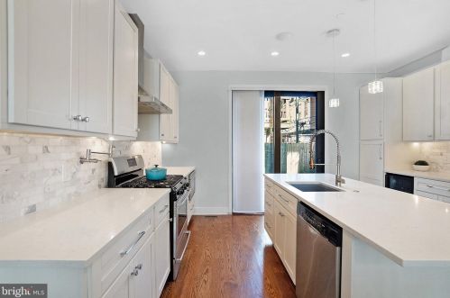 2011 Brown St, Philadelphia PA 19123-2256 exterior