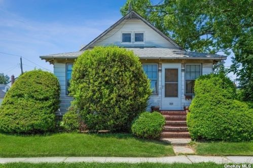 144 Shaw Ave, Valley Stream, NY 11580-3138