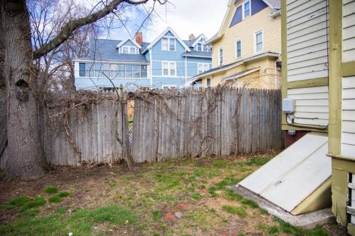 134 Buckingham St, Springfield MA 01109-3928 exterior