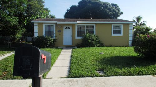 215 11 Ave, Boynton Beach FL 33435-3046 exterior