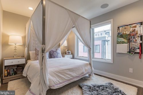 307 Green St, Philadelphia PA 19130-3914 exterior