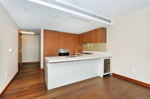 1555 Kapiolani Blvd, Honolulu HI  96814-4553 exterior