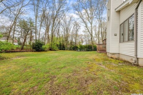 22 Long Acre Ln, Huntington Station NY 11746-7926 exterior