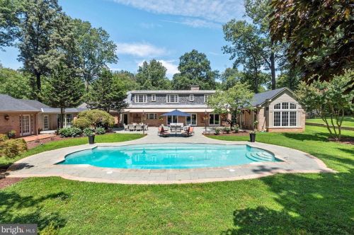 8801 Bel Air Pl, Rockville, MD 20854-1604