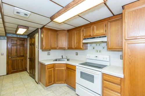 702 Knollwood Dr, Woonsocket RI 02895-2632 exterior