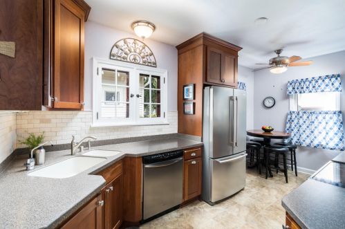 906 Mdw Pl, Milwaukee WI 53217-5737 exterior