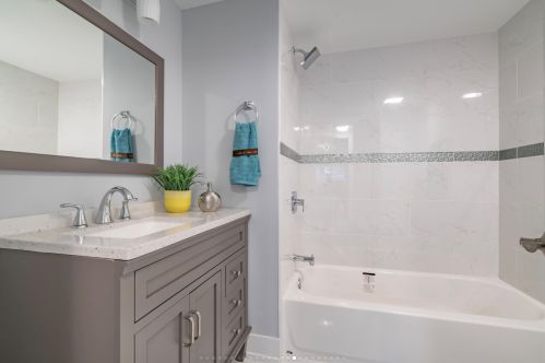 4501 Kilbourn Ave, Chicago IL 60646-5940 exterior