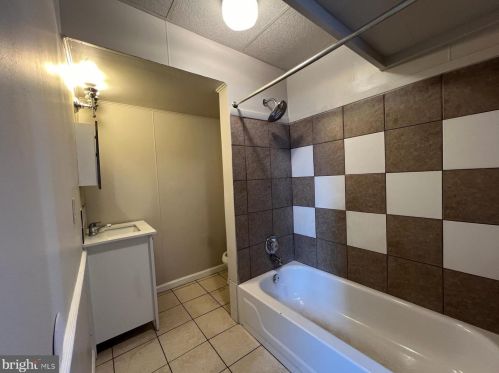 4814 Broad St, Philadelphia PA 19146-2203 exterior