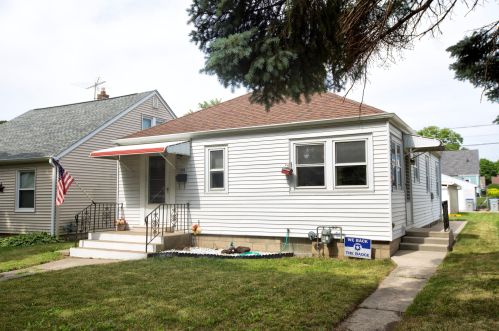 3765 18th St, Milwaukee, WI 53206-2404