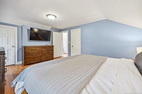 141 Cedarhurst Ln, Milford CT 06461-2721 exterior