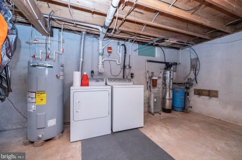 2416 Evergreen Ln, Pottstown PA 19465-8884 exterior