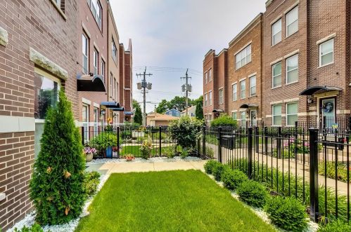 955 37th St, Chicago, IL 60609-1572