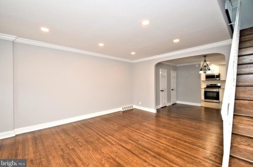 8721 Jackson St, Philadelphia PA 19145-2427 exterior