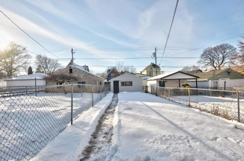 2429 Logan Ave, Milwaukee WI 53207-1750 exterior