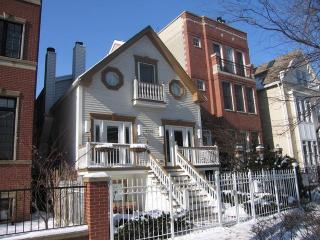 3710 Greenview Ave, Chicago IL  60613-3610 exterior