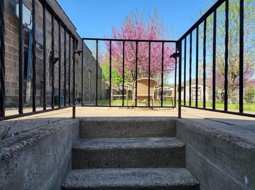 1213 4th Ave, Moon Twp PA 15108-1617 exterior