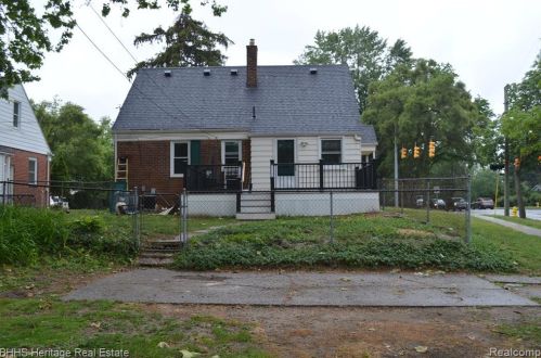 878 Lincoln St, Bham MI  48009-4116 exterior