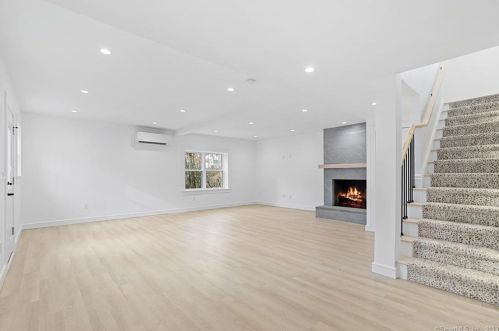 37 Walnut Hill Rd, Ridgefield CT  06877-2906 exterior