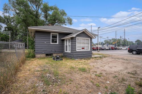 831 Hackley Ave, Meskegon MI 49444-1268 exterior