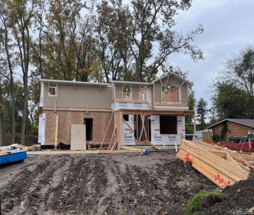 241 Maplehill Rd, Rochester, MI 48306-4314