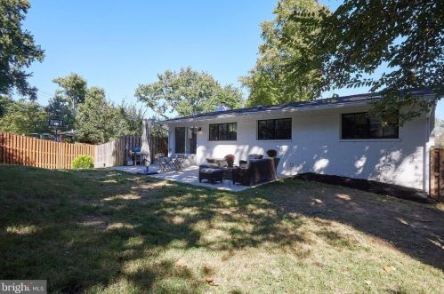 6825 Old Chesterbrook Rd, Mc Lean VA 22101-4408 exterior