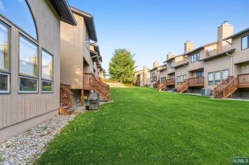 18 Cedarwood Ter, West Paterson NJ exterior