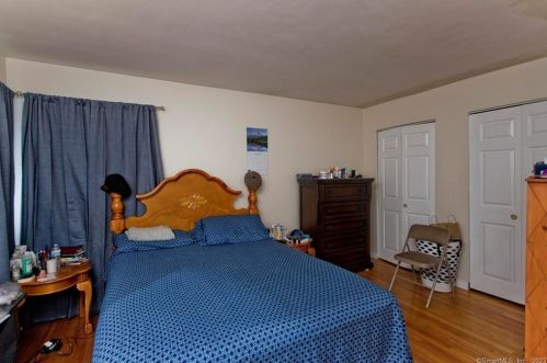 4 Mitchell Dr, Enfield CT 06082-4916 exterior