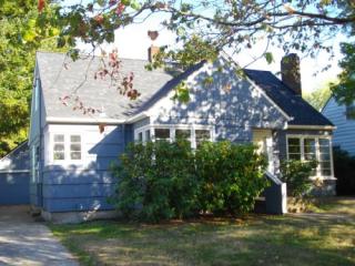 3212 74th Ave, Portland, OR 97206-1816