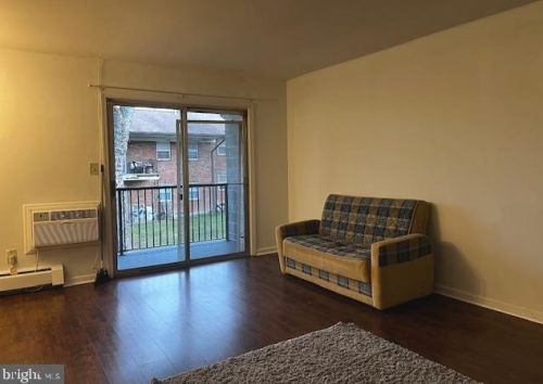 702 Garnet Dr, Burlington NJ  08016-4714 exterior