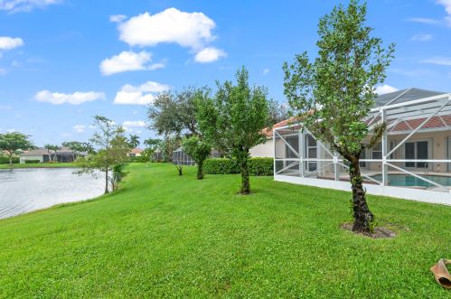 7357 Brunswick Cir, Boynton Beach, FL 33472-2544