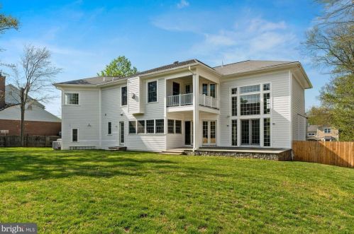 9318 Cranford Dr, Rockville MD 20854-2231 exterior