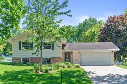 2404 Jansen Ave, Saint Paul, MN 55110-5540