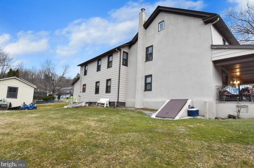 7757 Center St, Slatington PA 18080-3435 exterior