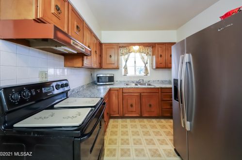 1232 Swan Rd, Tucson AZ 85718-6710 exterior