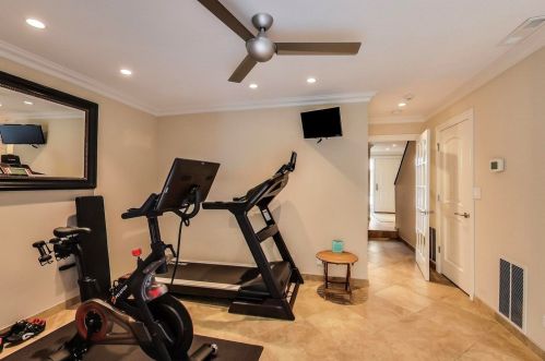 777 Melrose St, Chicago IL 60618-6318 exterior