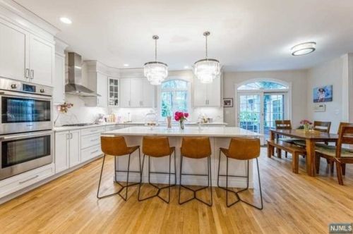 9 Blackledge Ct, Closter NJ  07624-3231 exterior