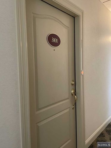 3101 Rio Vista Dr, Mahwah NJ  07430-4001 exterior