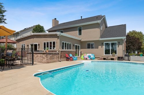 1768 Bradford Ln, Bull Valley, IL 60014-2019