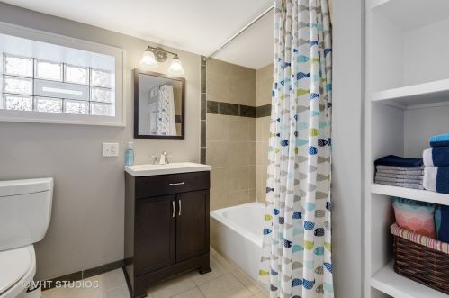 4860 Berwyn Ave, Chicago IL 60640-2007 exterior