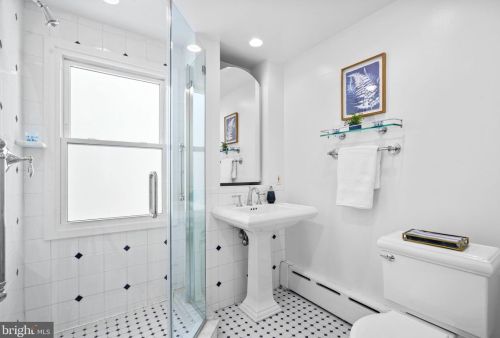 2108 Delancey St, Philadelphia PA 19103-6511 exterior