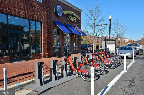 1624 Abingdon Dr, Alexandria VA 22314-1015 exterior