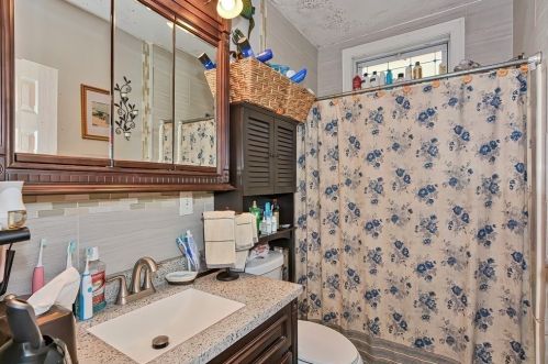 177 Fairmont Ave, Worcester MA 01604-4761 exterior