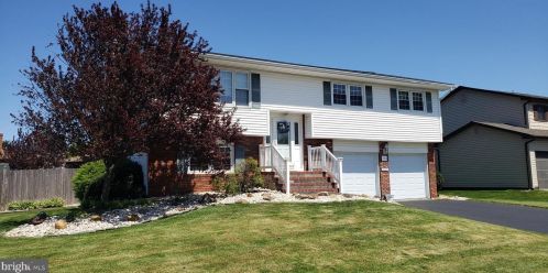 11 Mint Leaf Dr, Trenton, NJ 08690-2256