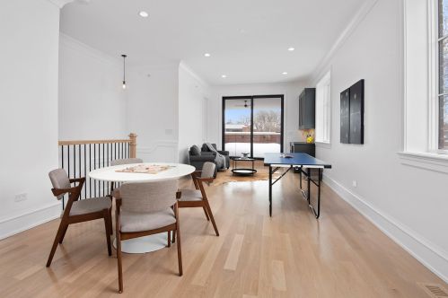 2137 Clifton Ave, Chicago IL 60614-4116 exterior