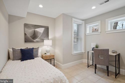 623 6 St, Washington DC 20024-2693 exterior