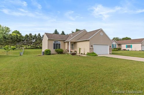 1636 Northbend Dr, Grand Rapids MI 49505-3906 exterior