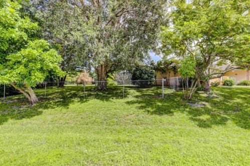 681 College Park Rd, Fort Pierce FL 34953-3330 exterior