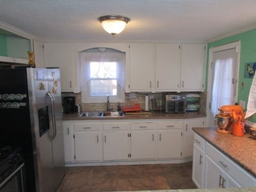 49 Glenham St, Springfield MA 01104-2033 exterior